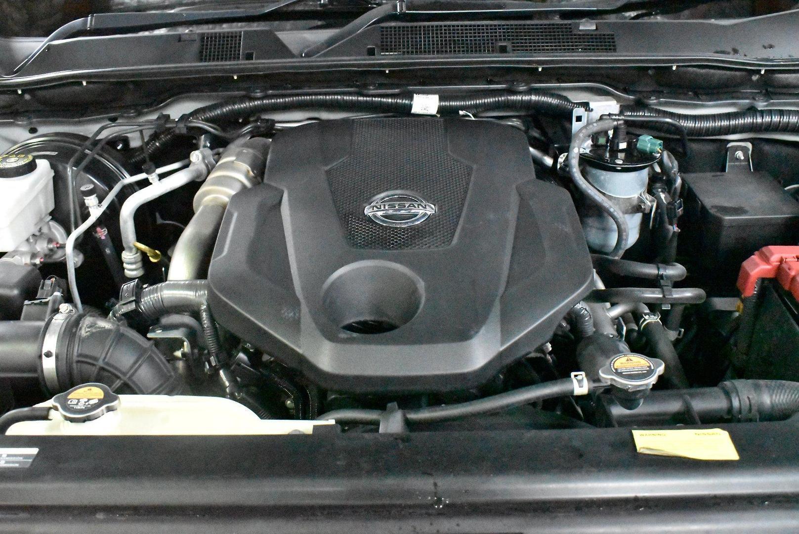2021 Nissan Navara ST — photo 12