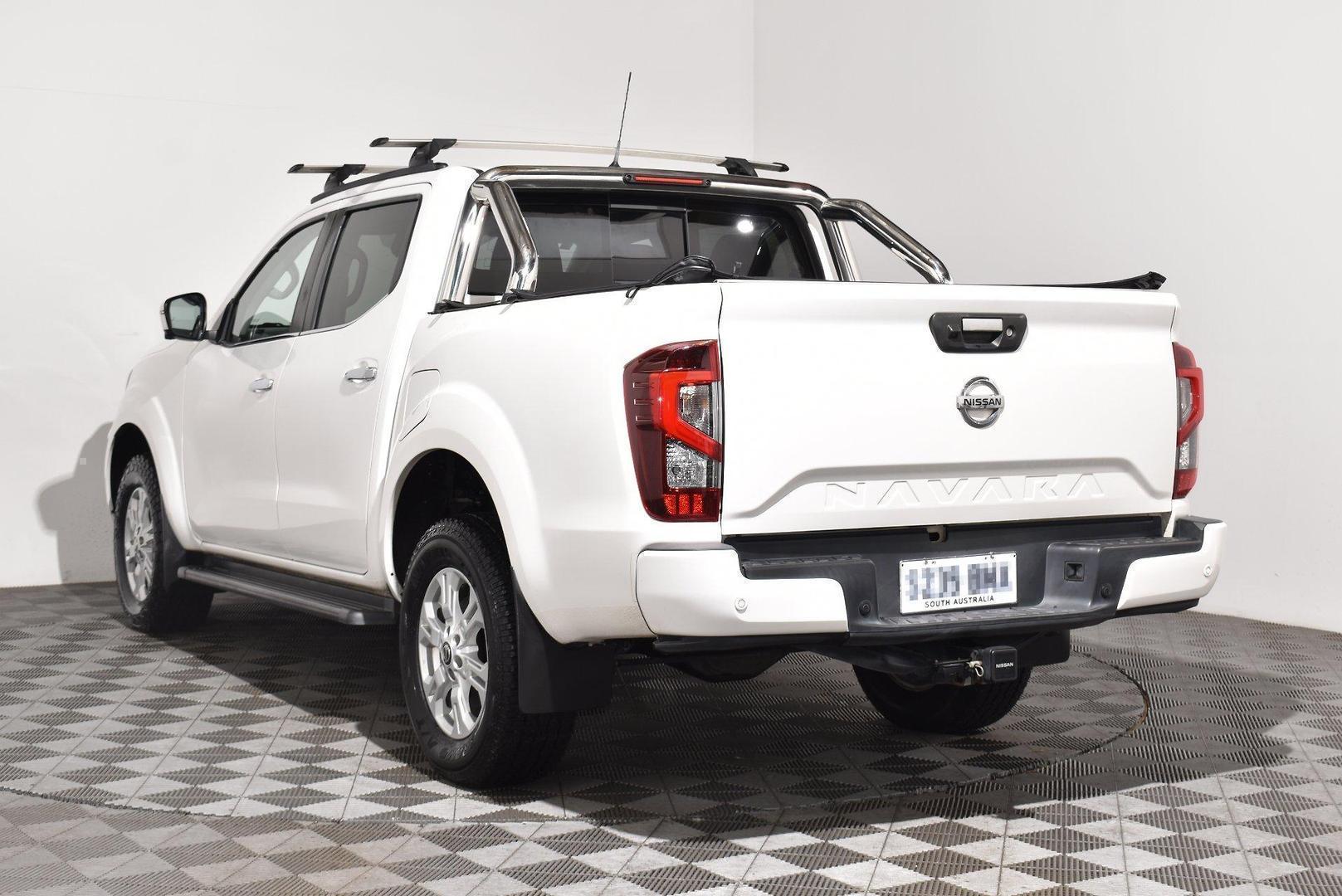 2021 Nissan Navara ST — photo 2