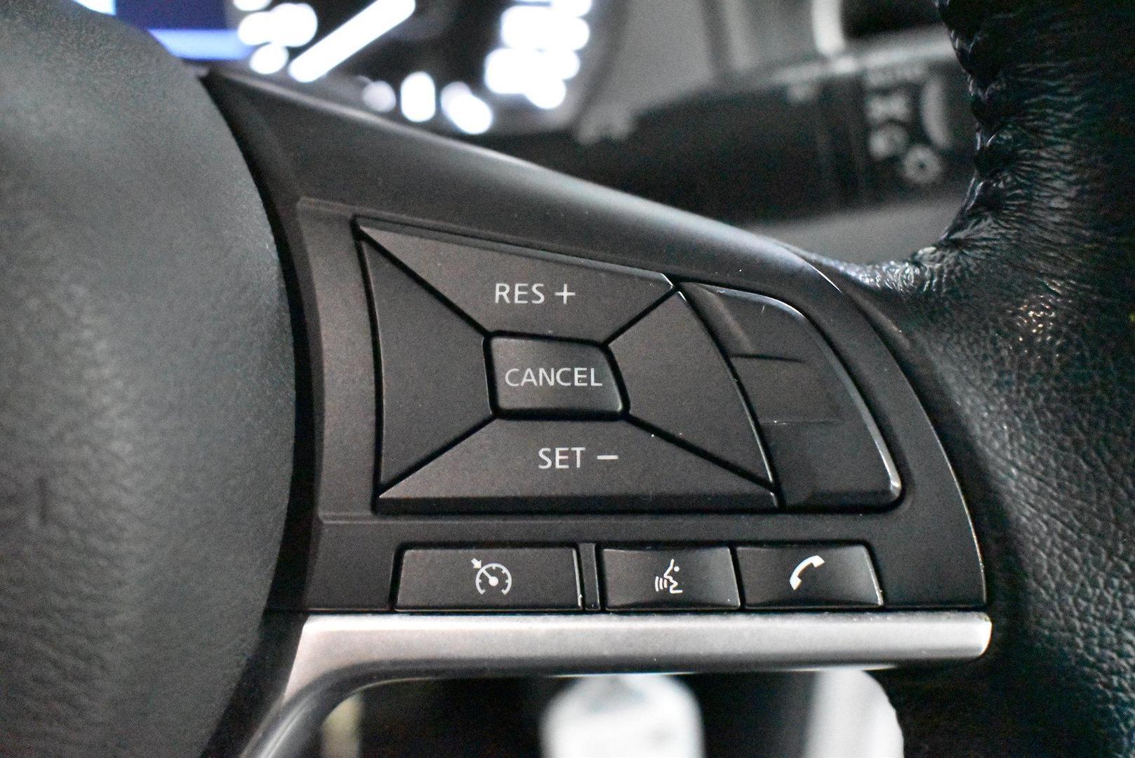 2021 Nissan Navara ST — photo 6