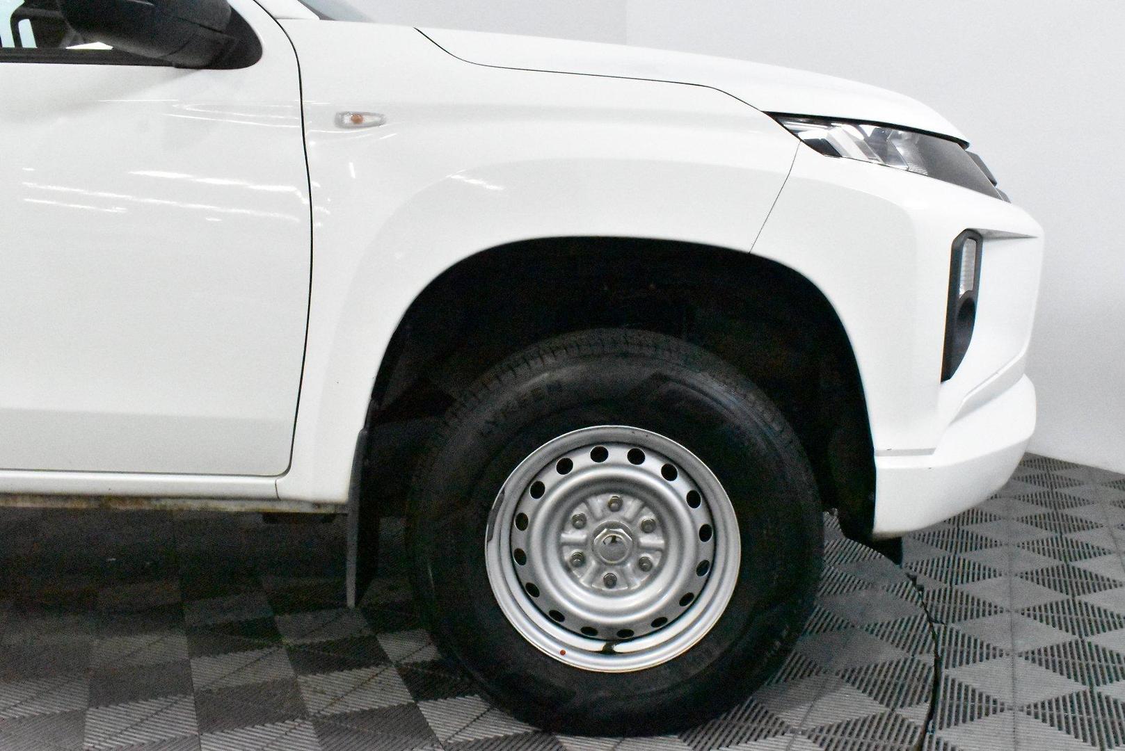 2021 Mitsubishi Triton GLX — photo 18