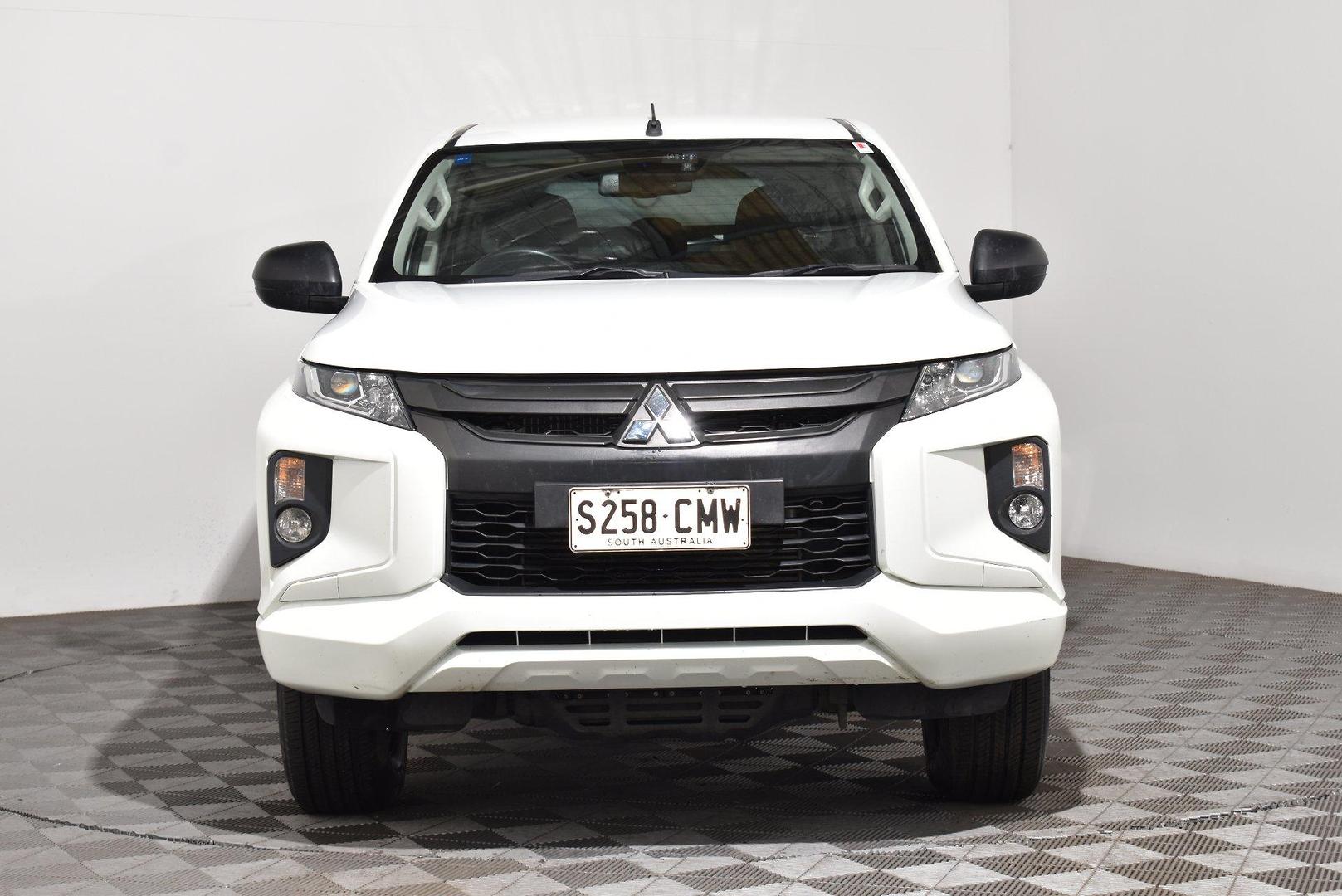 2021 Mitsubishi Triton GLX — photo 3