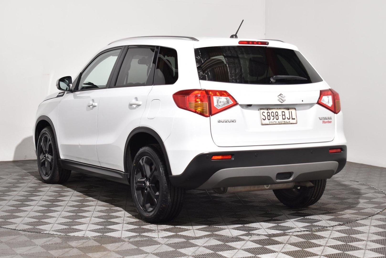 2017 Suzuki Vitara S Turbo — photo 2