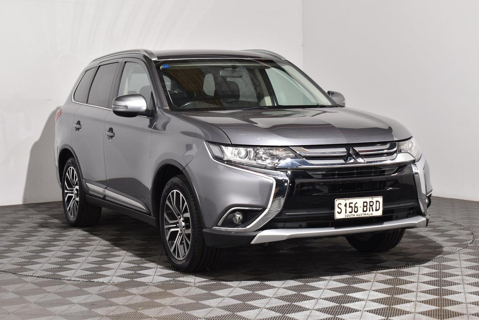2017 Mitsubishi Outlander LS — photo 1