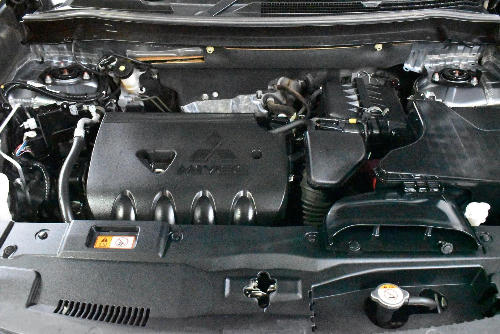 2017 Mitsubishi Outlander LS — photo 17