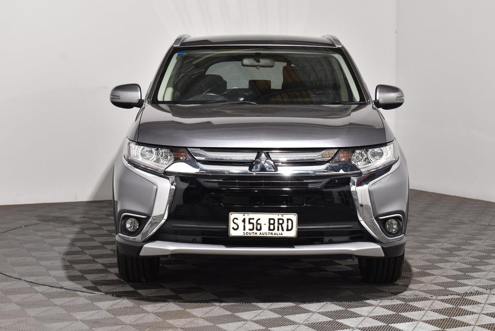 2017 Mitsubishi Outlander LS — photo 3