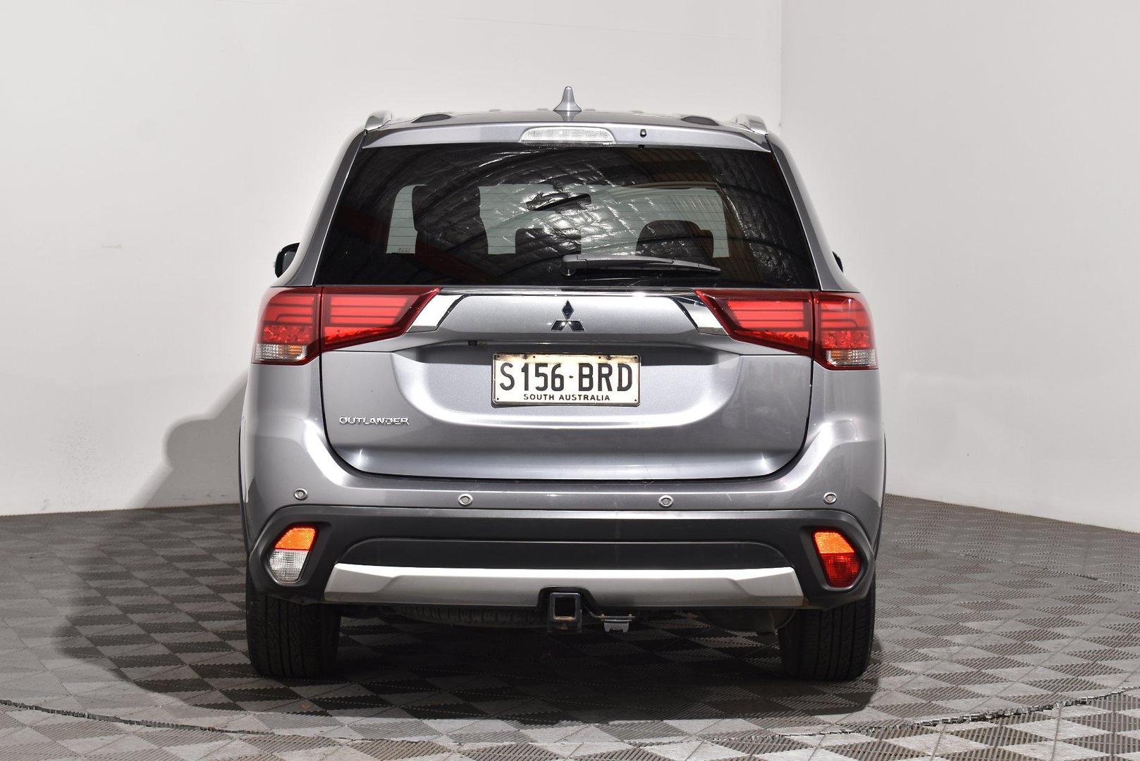 2017 Mitsubishi Outlander LS — photo 4