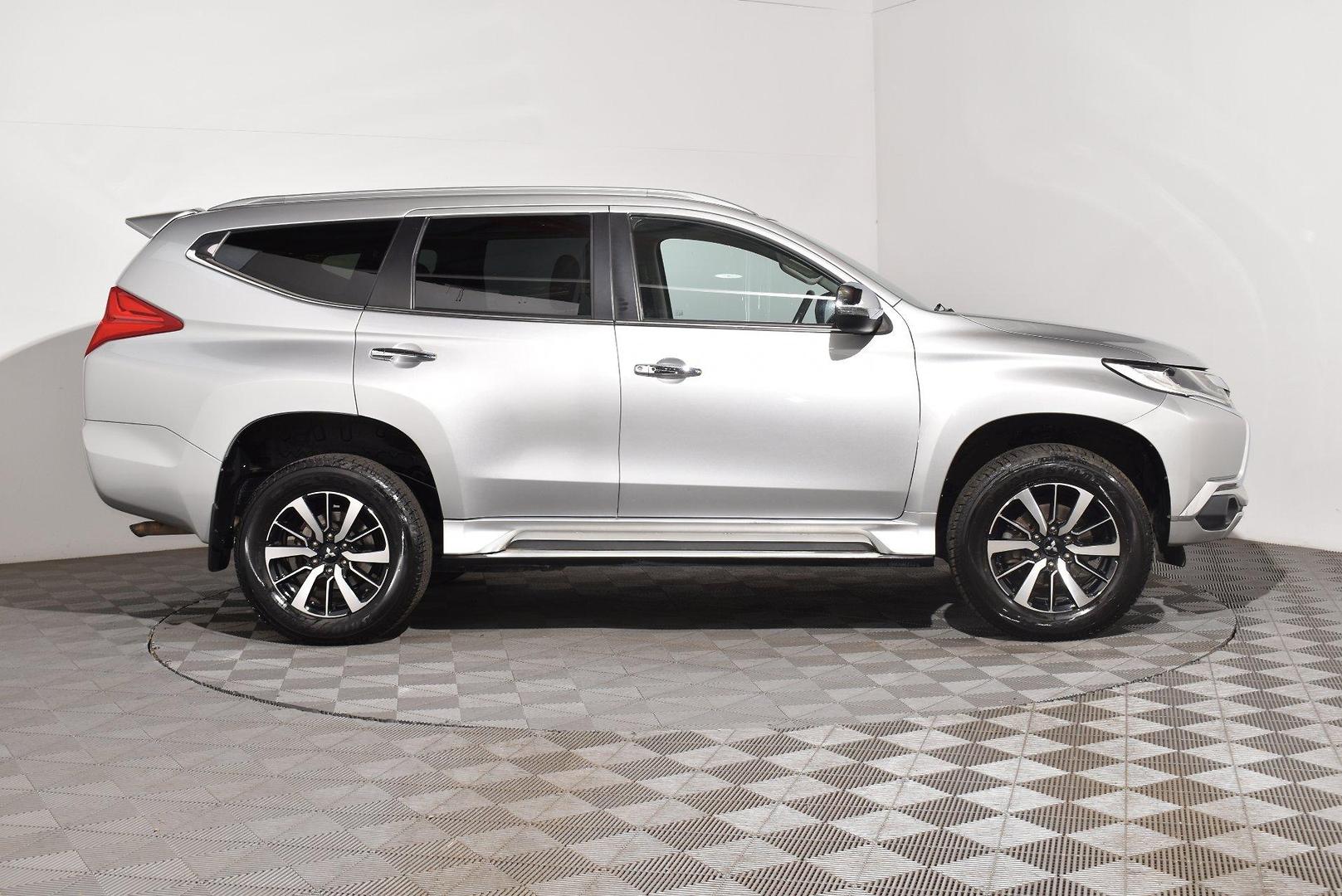 2019 Mitsubishi Pajero Sport GLS — photo 10