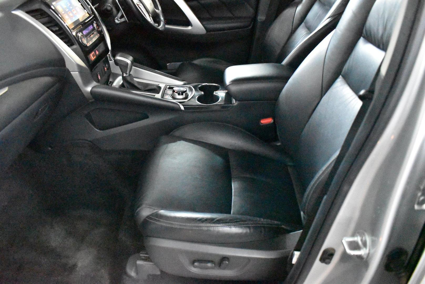 2019 Mitsubishi Pajero Sport GLS — photo 7