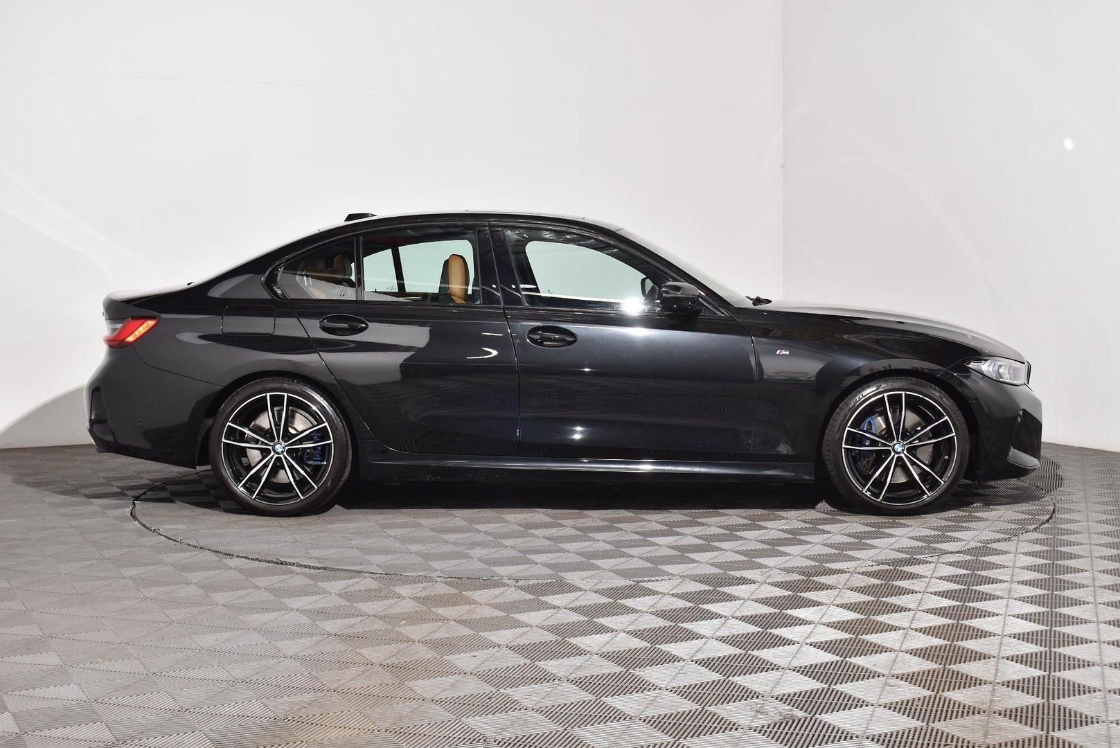 2022 BMW 3 Series 330i M Sport — photo 10
