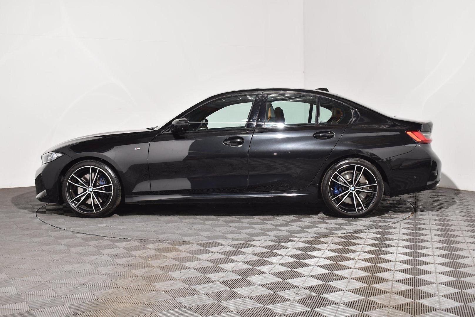 2022 BMW 3 Series 330i M Sport — photo 11