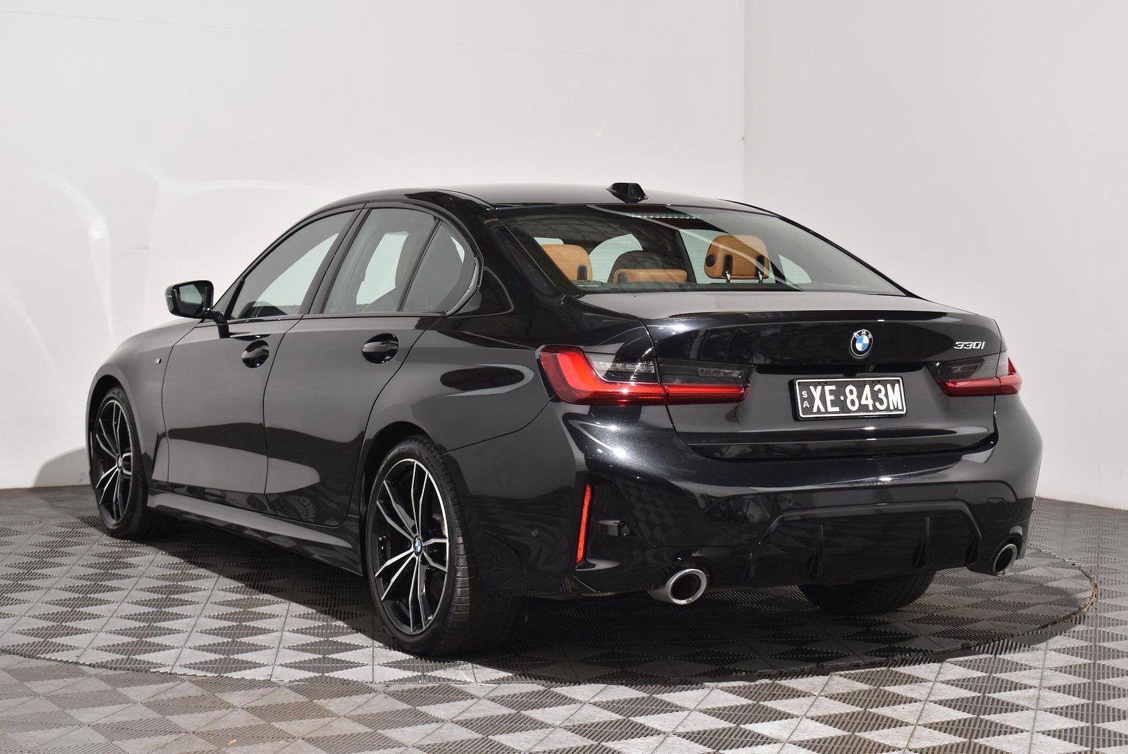 2022 BMW 3 Series 330i M Sport — photo 2