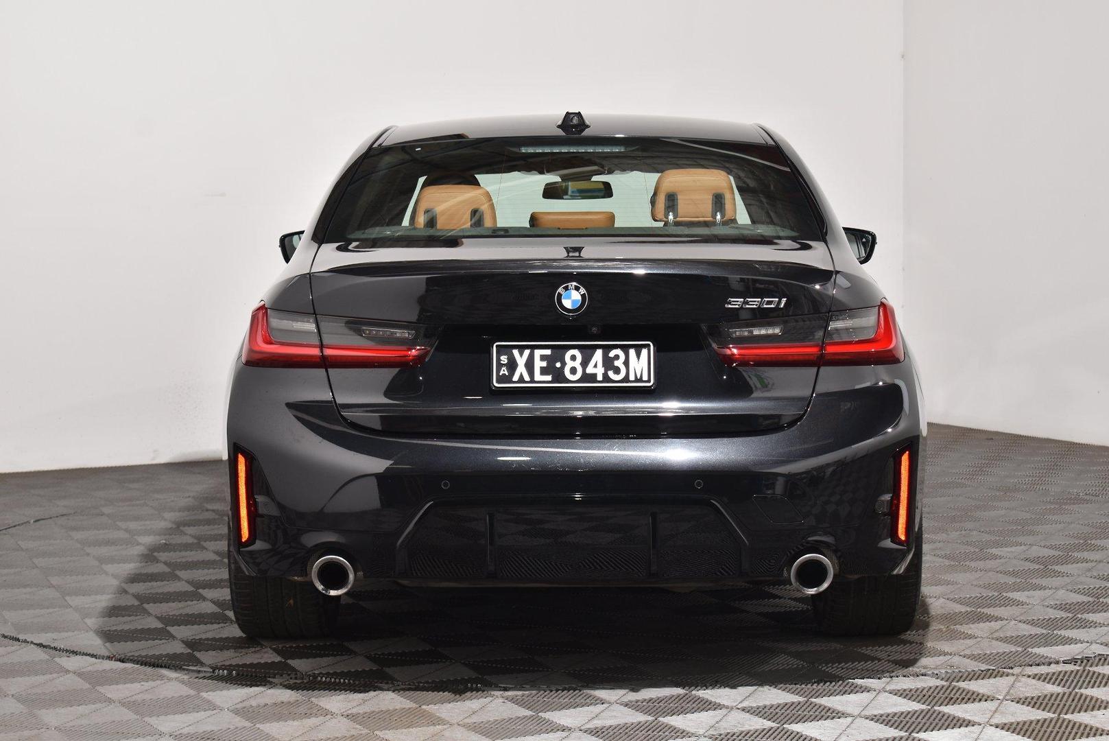 2022 BMW 3 Series 330i M Sport — photo 4
