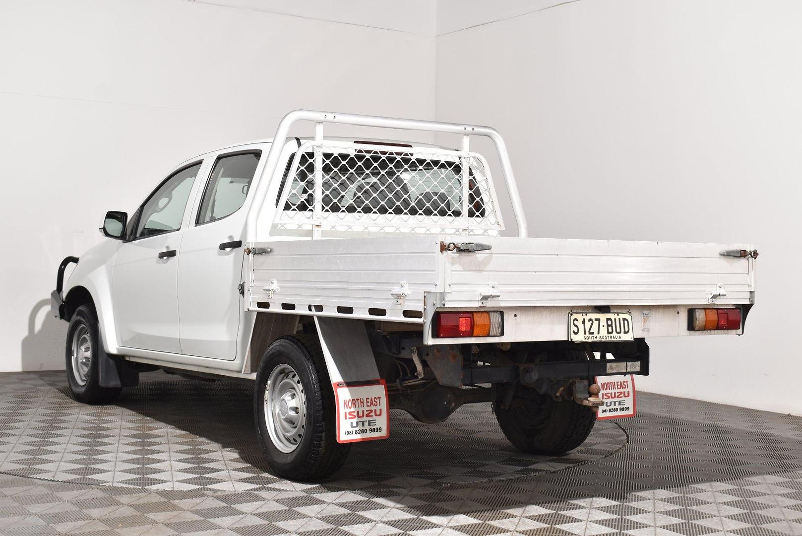 2017 Isuzu D-MAX SX — photo 2