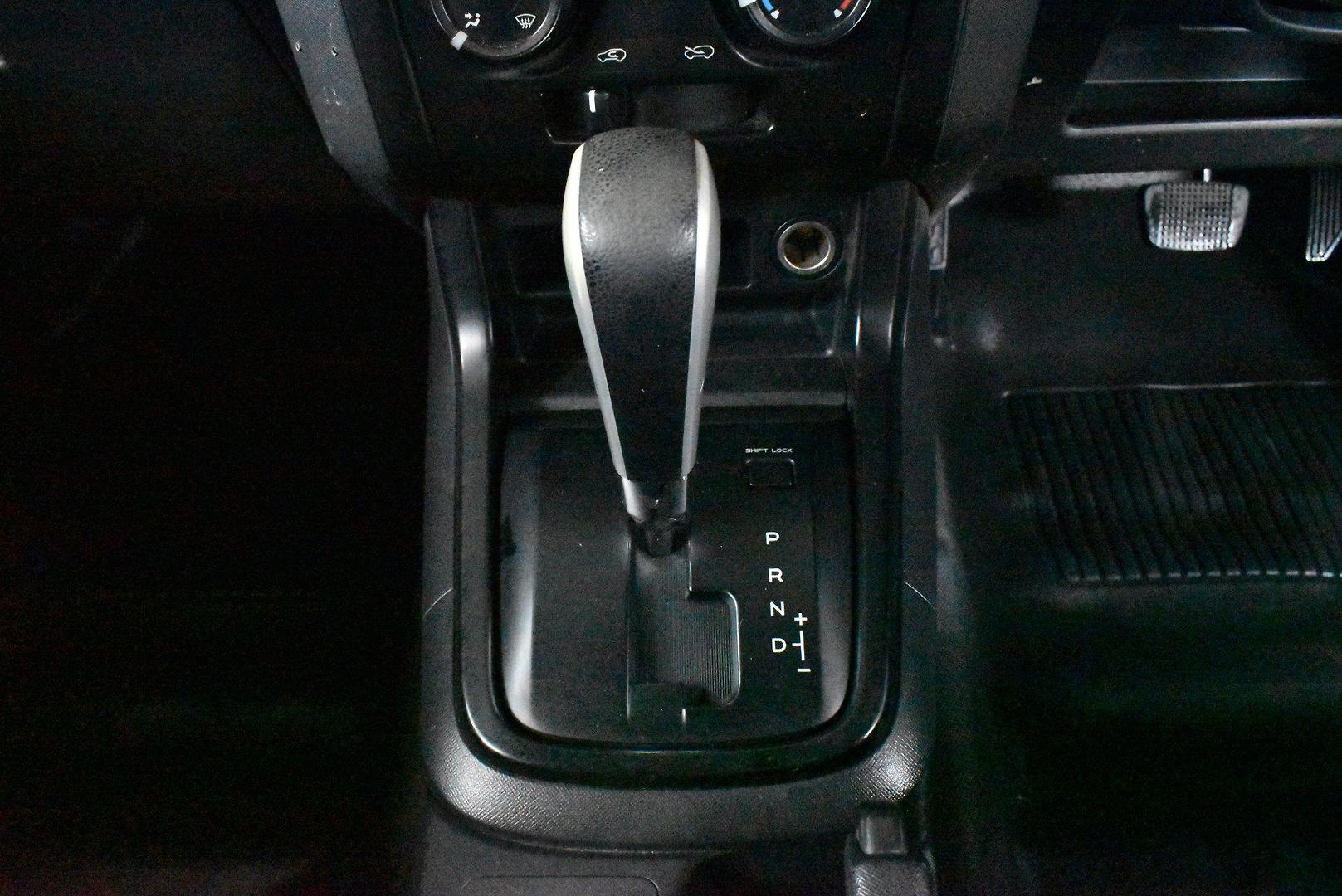 2017 Isuzu D-MAX SX — photo 20