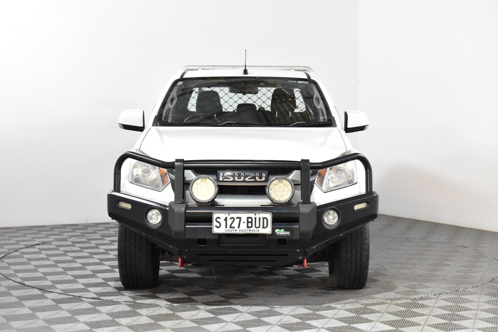2017 Isuzu D-MAX SX — photo 3