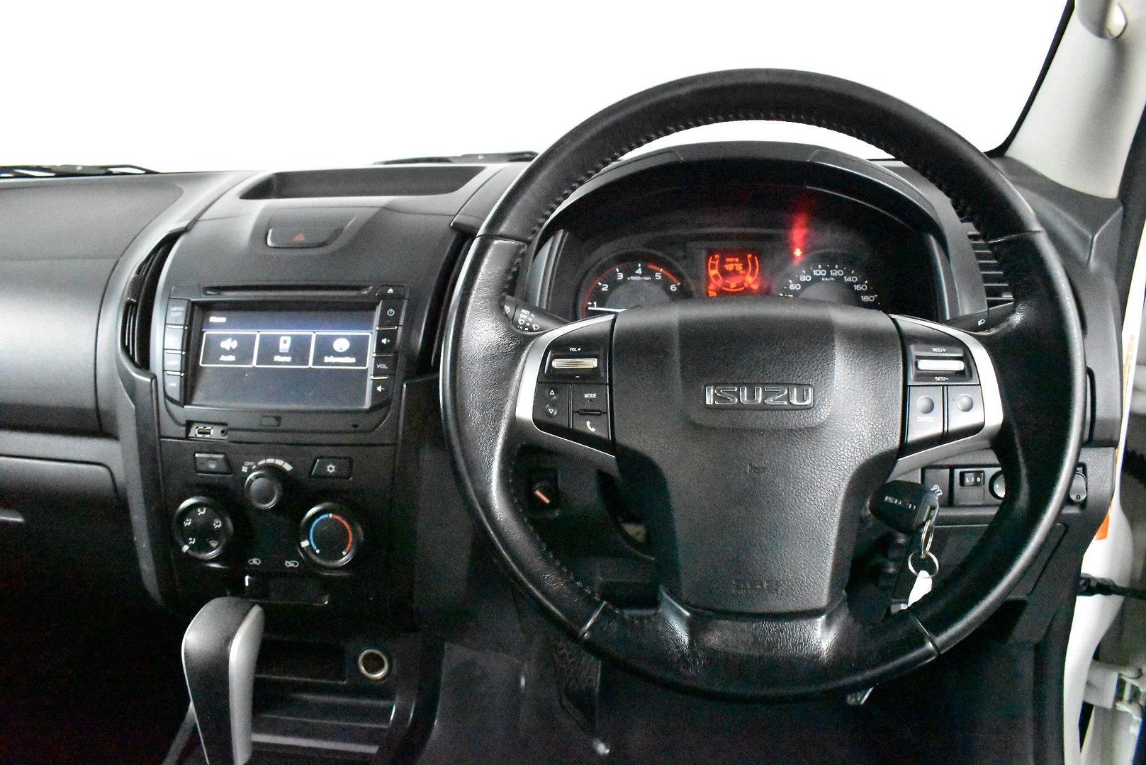 2017 Isuzu D-MAX SX — photo 5