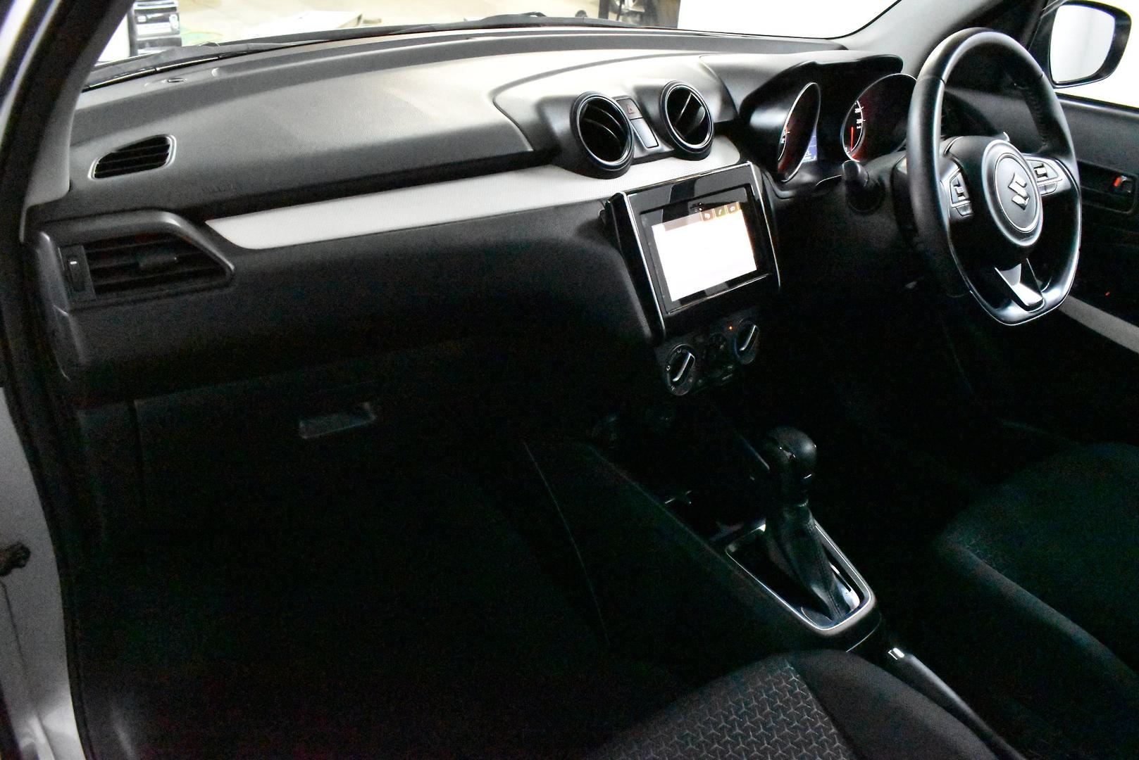 2019 Suzuki Swift GL Navigator — photo 6