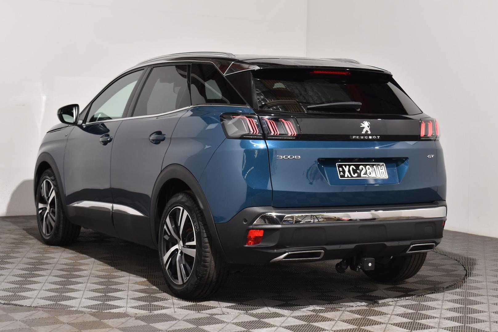 2022 Peugeot 3008 GT — photo 2