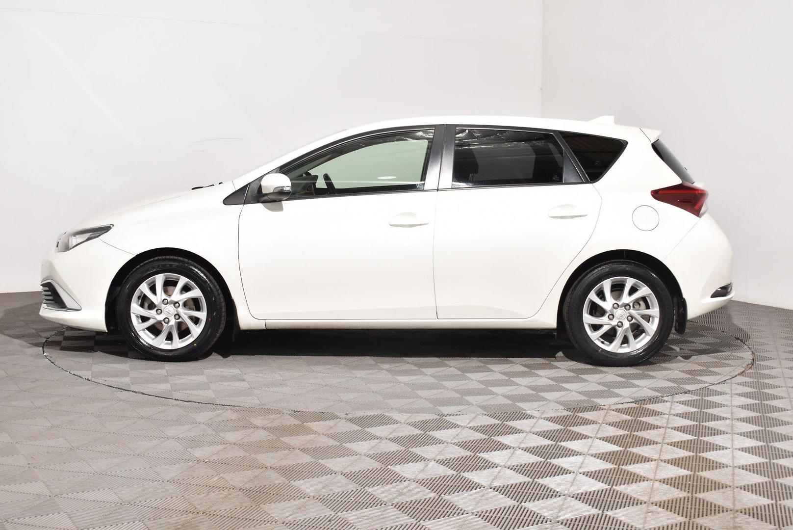 2018 Toyota Corolla Ascent Sport — photo 11 of 26