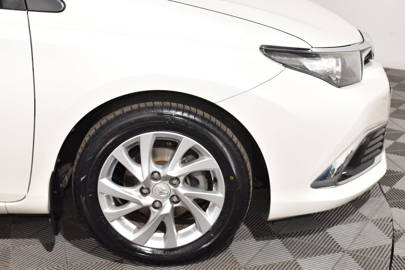 2018 Toyota Corolla Ascent Sport — photo 18 of 26