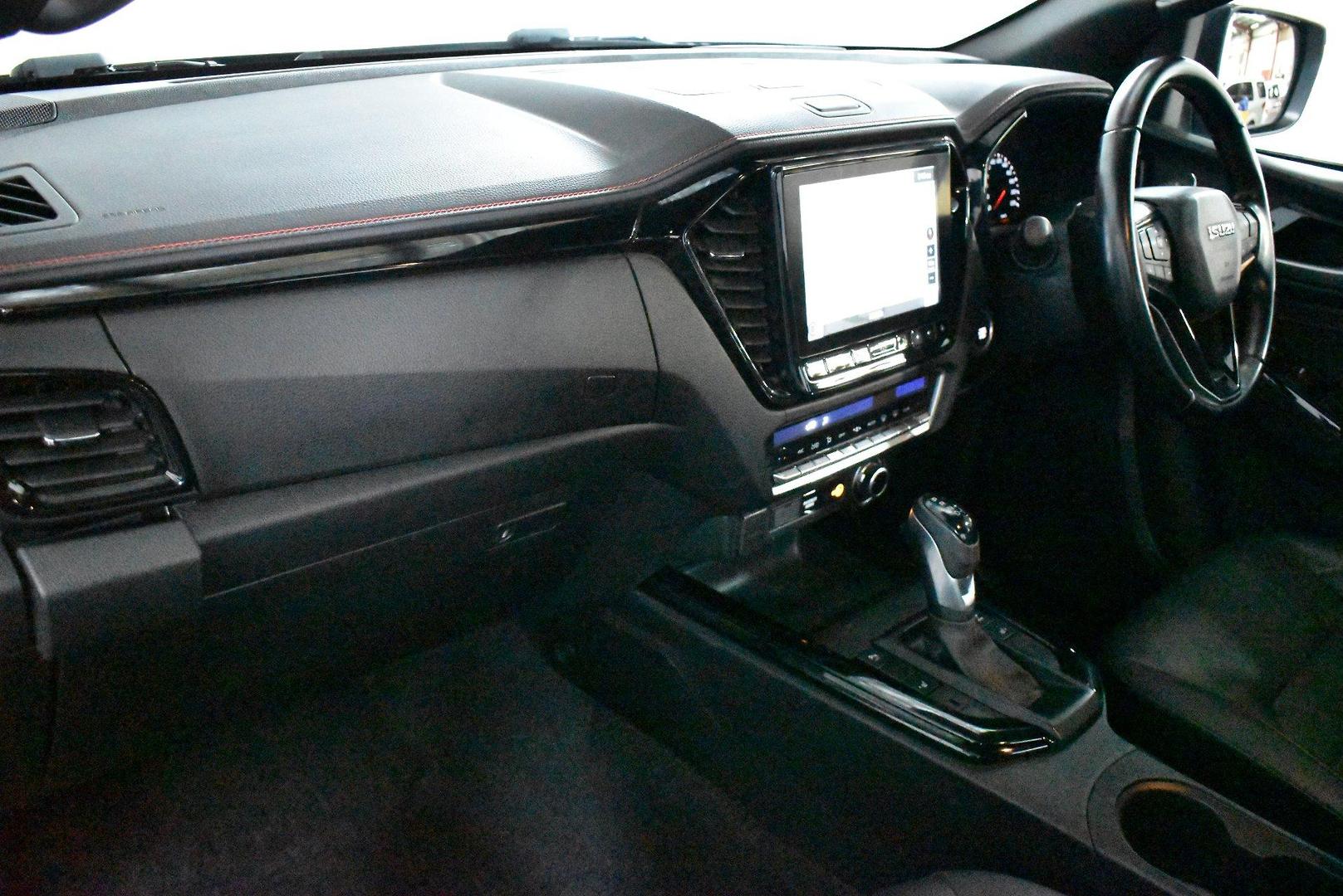 2023 Isuzu D-MAX XTERRAIN — photo 6