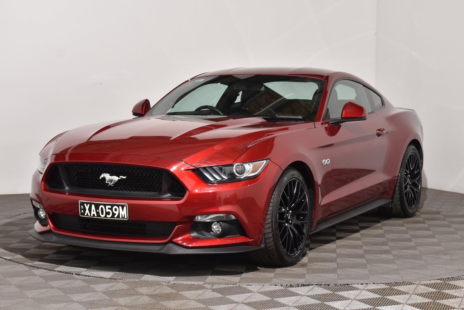 2015 Ford Mustang GT — photo 13