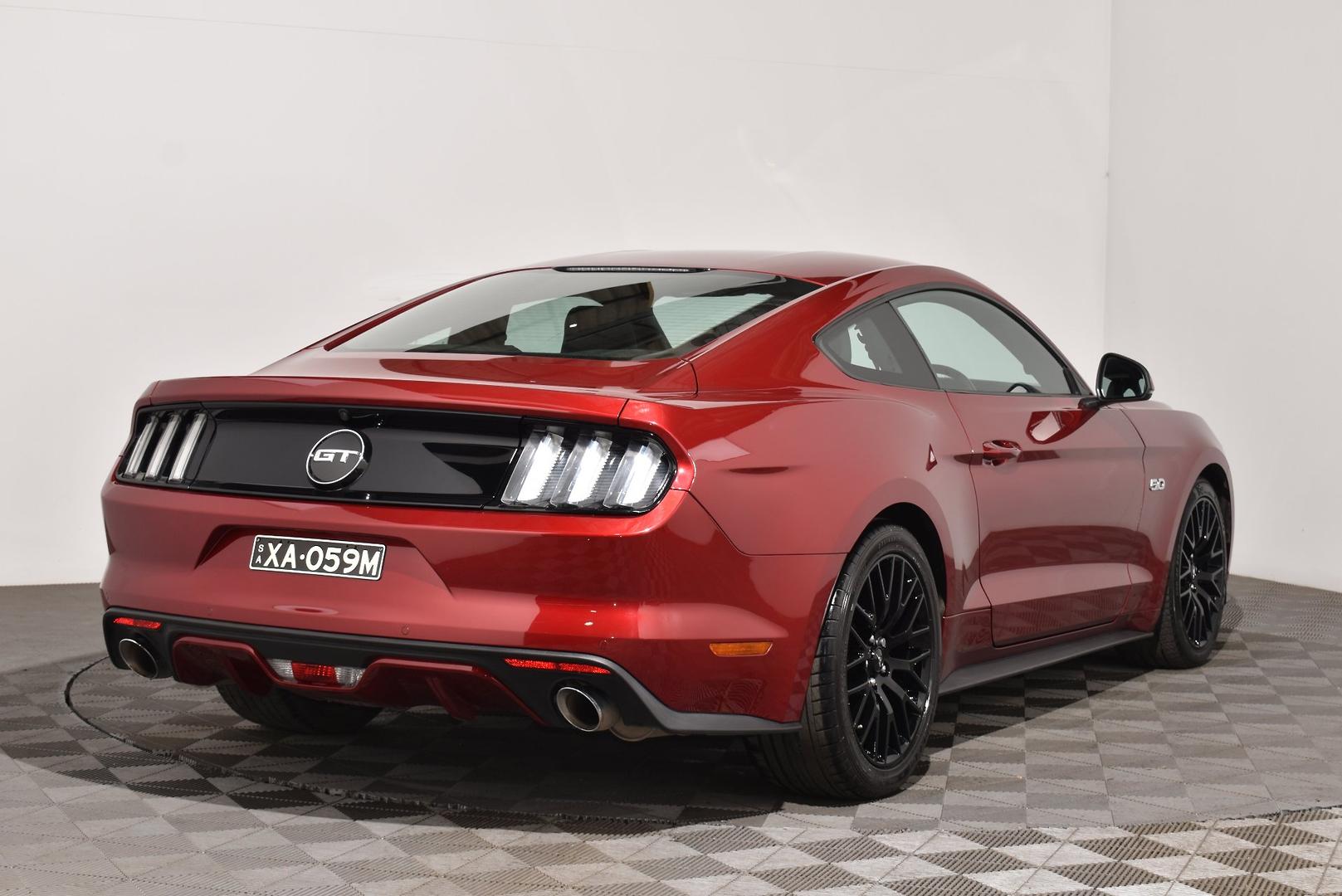 2015 Ford Mustang GT — photo 14