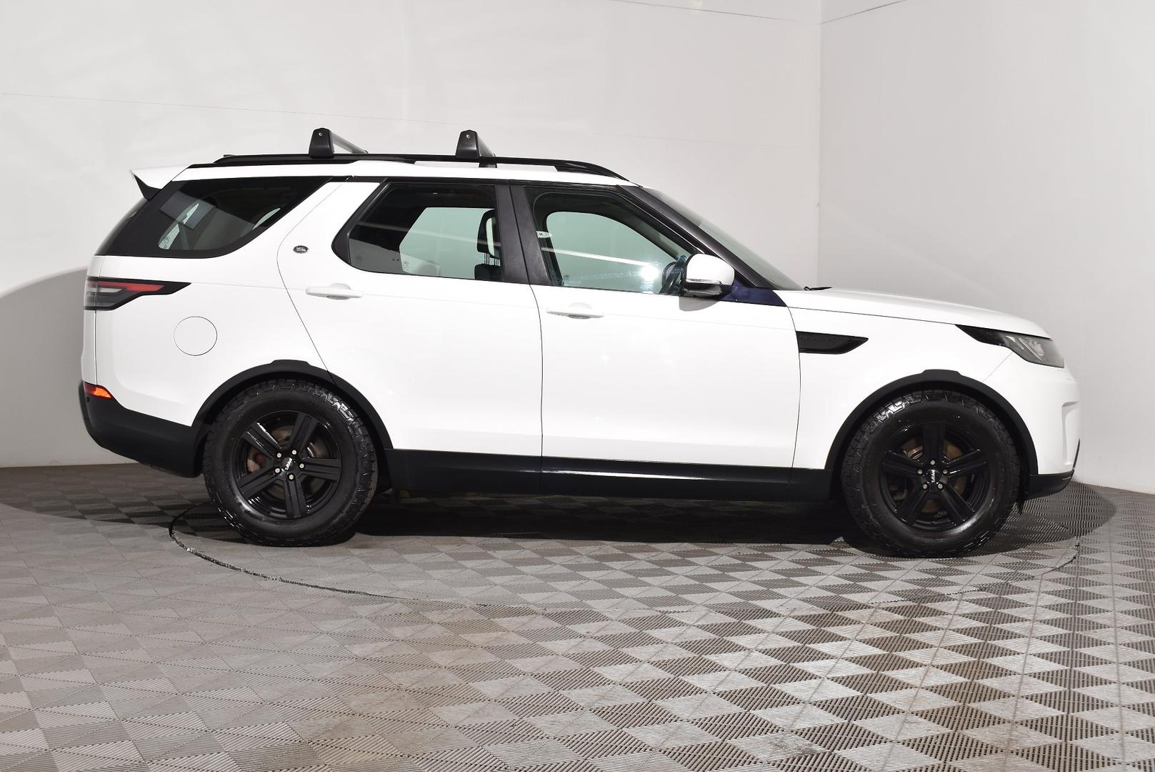 2017 Land Rover Discovery TD6 S — photo 10