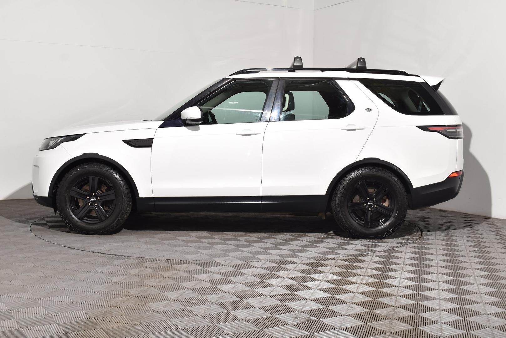 2017 Land Rover Discovery TD6 S — photo 11