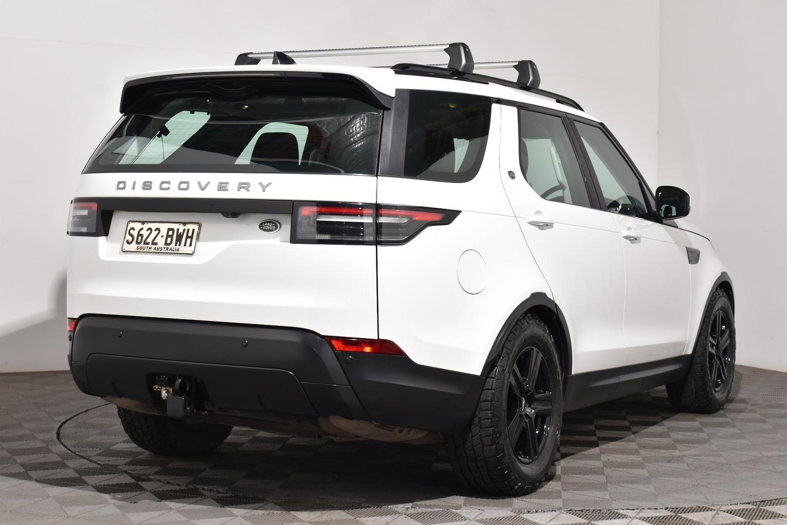 2017 Land Rover Discovery TD6 S — photo 14
