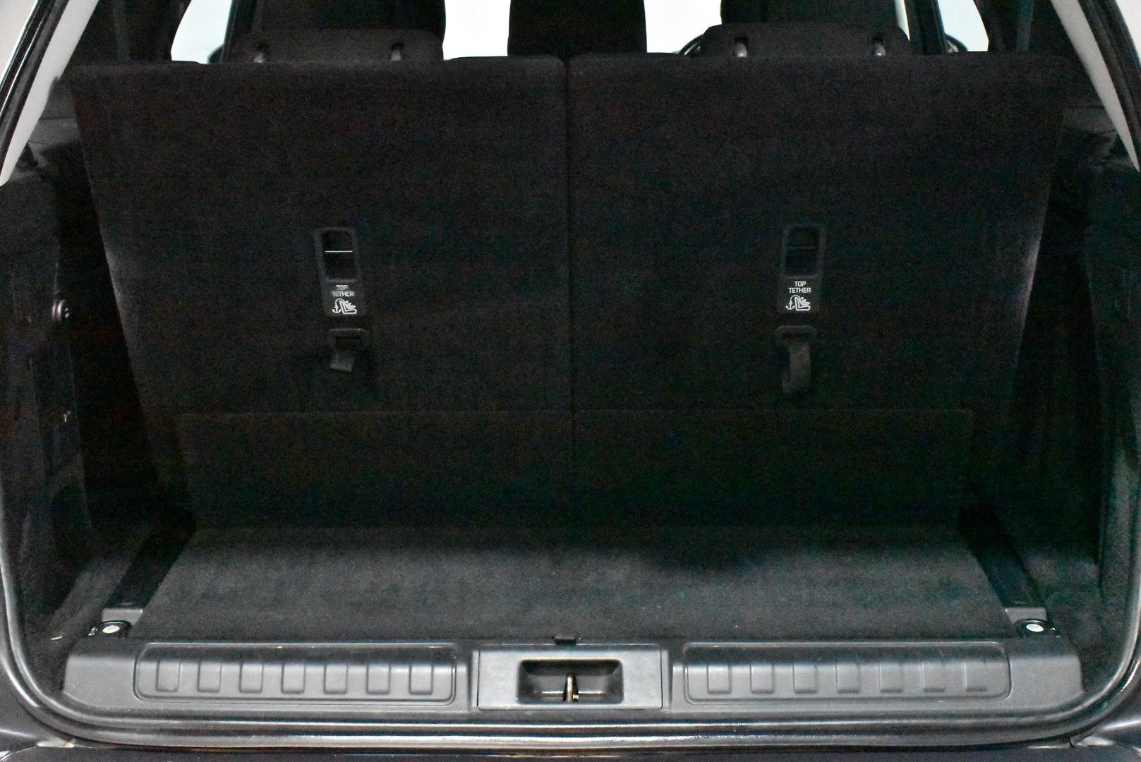 2017 Land Rover Discovery TD6 S — photo 16