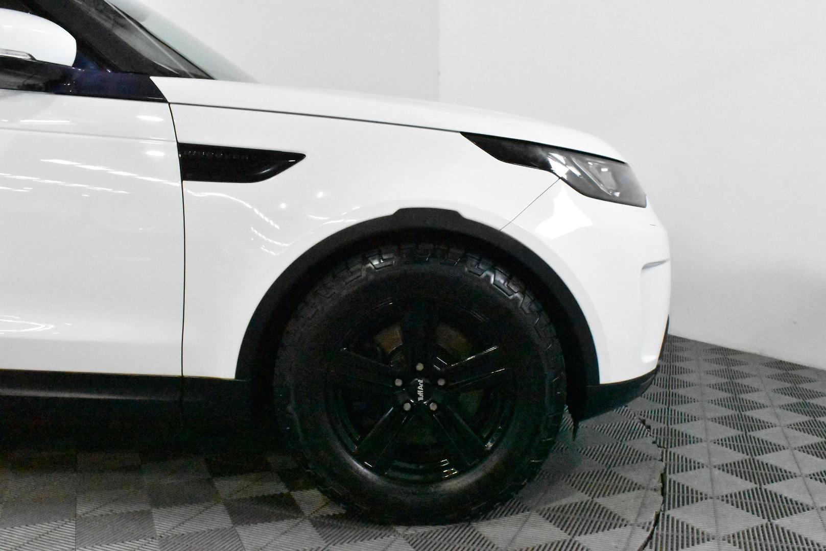 2017 Land Rover Discovery TD6 S — photo 18