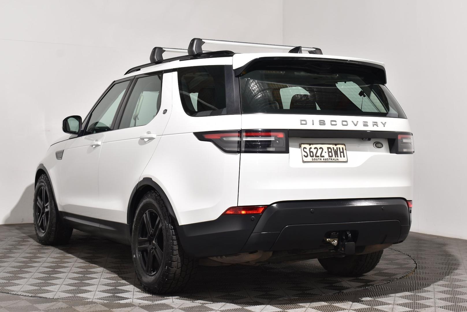 2017 Land Rover Discovery TD6 S — photo 2