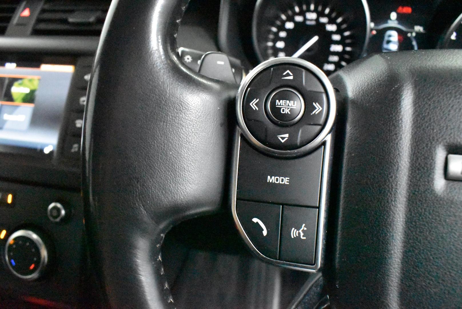 2017 Land Rover Discovery TD6 S — photo 21