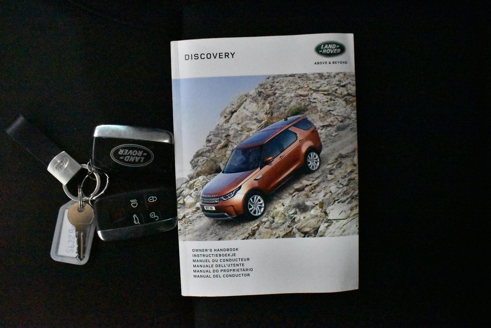 2017 Land Rover Discovery TD6 S — photo 25
