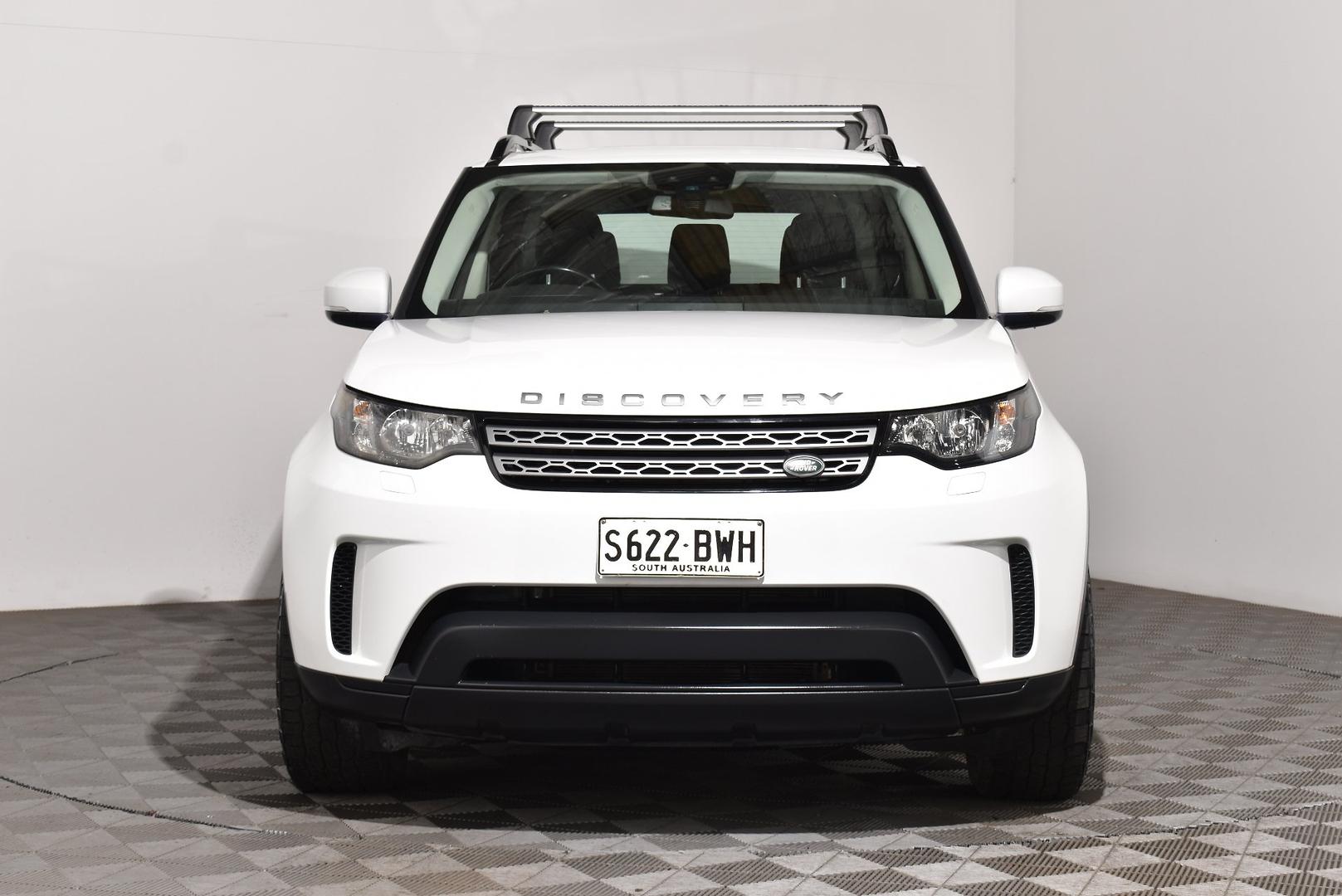 2017 Land Rover Discovery TD6 S — photo 3