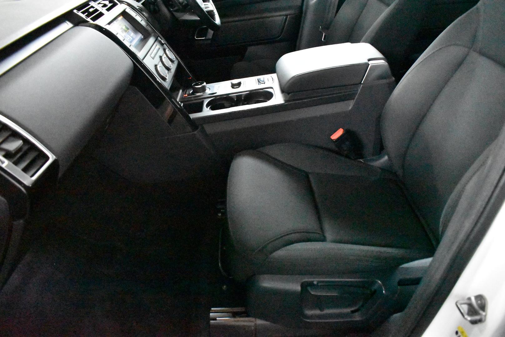 2017 Land Rover Discovery TD6 S — photo 7