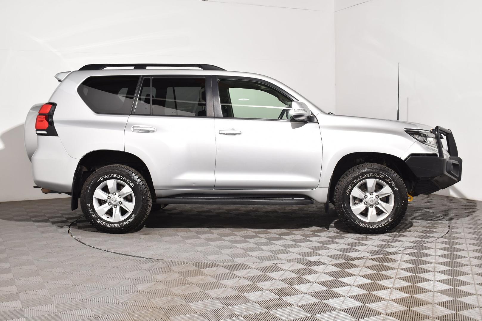2017 Toyota Landcruiser Prado GXL — photo 10