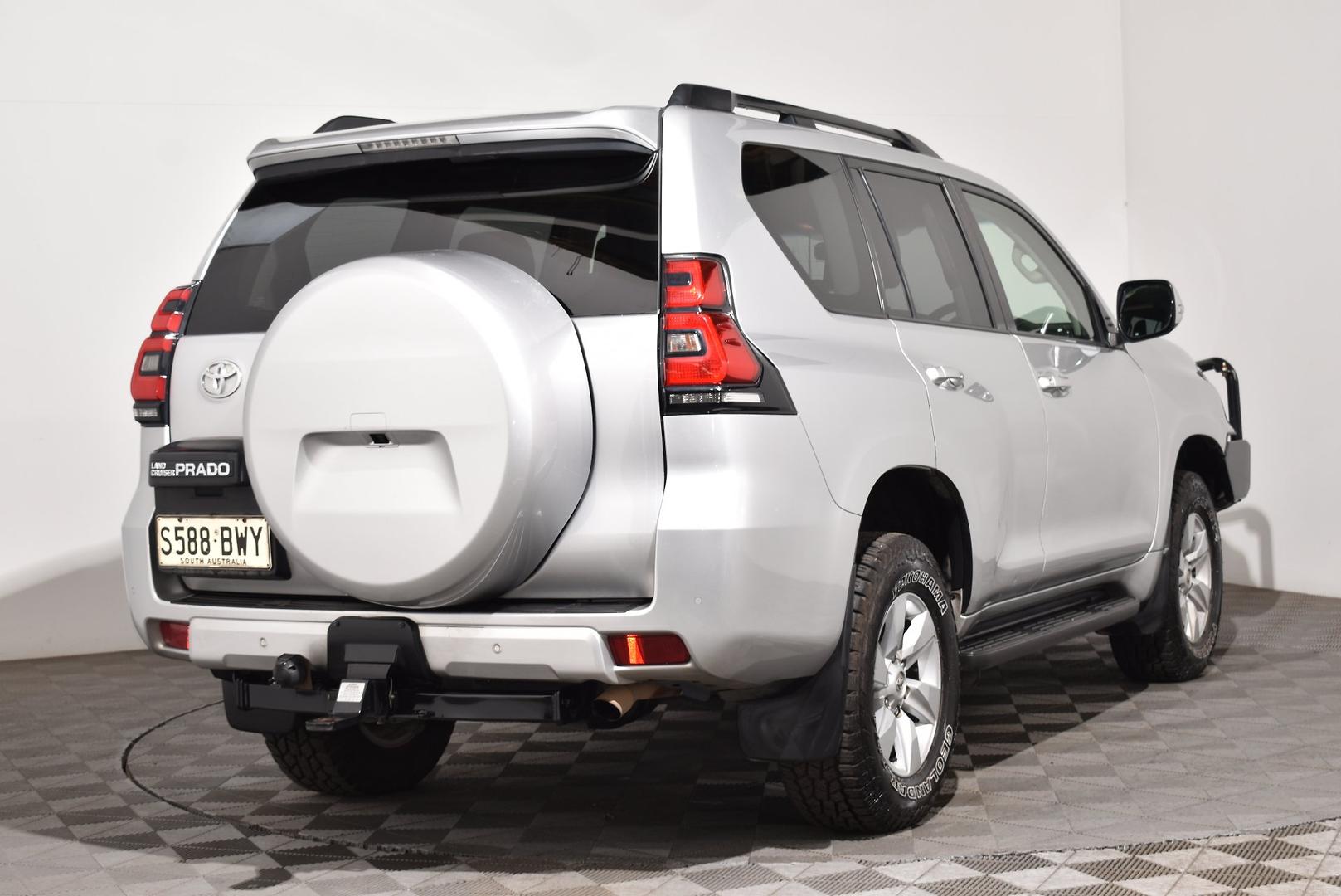 2017 Toyota Landcruiser Prado GXL — photo 14