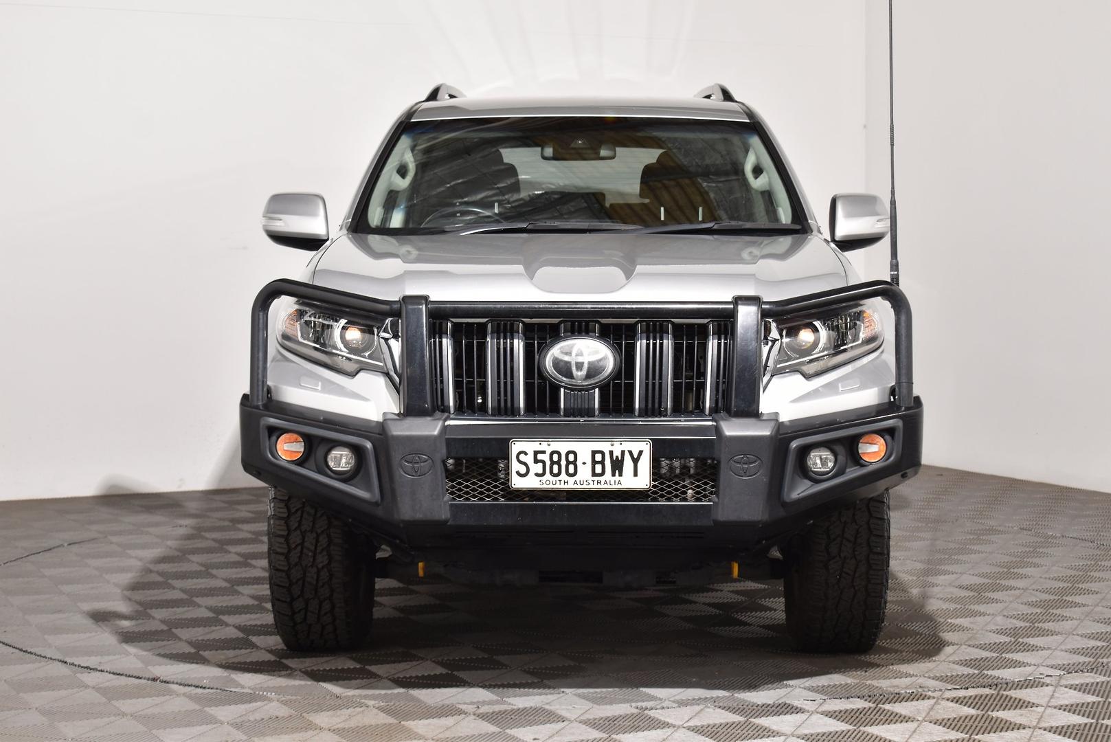2017 Toyota Landcruiser Prado GXL — photo 3