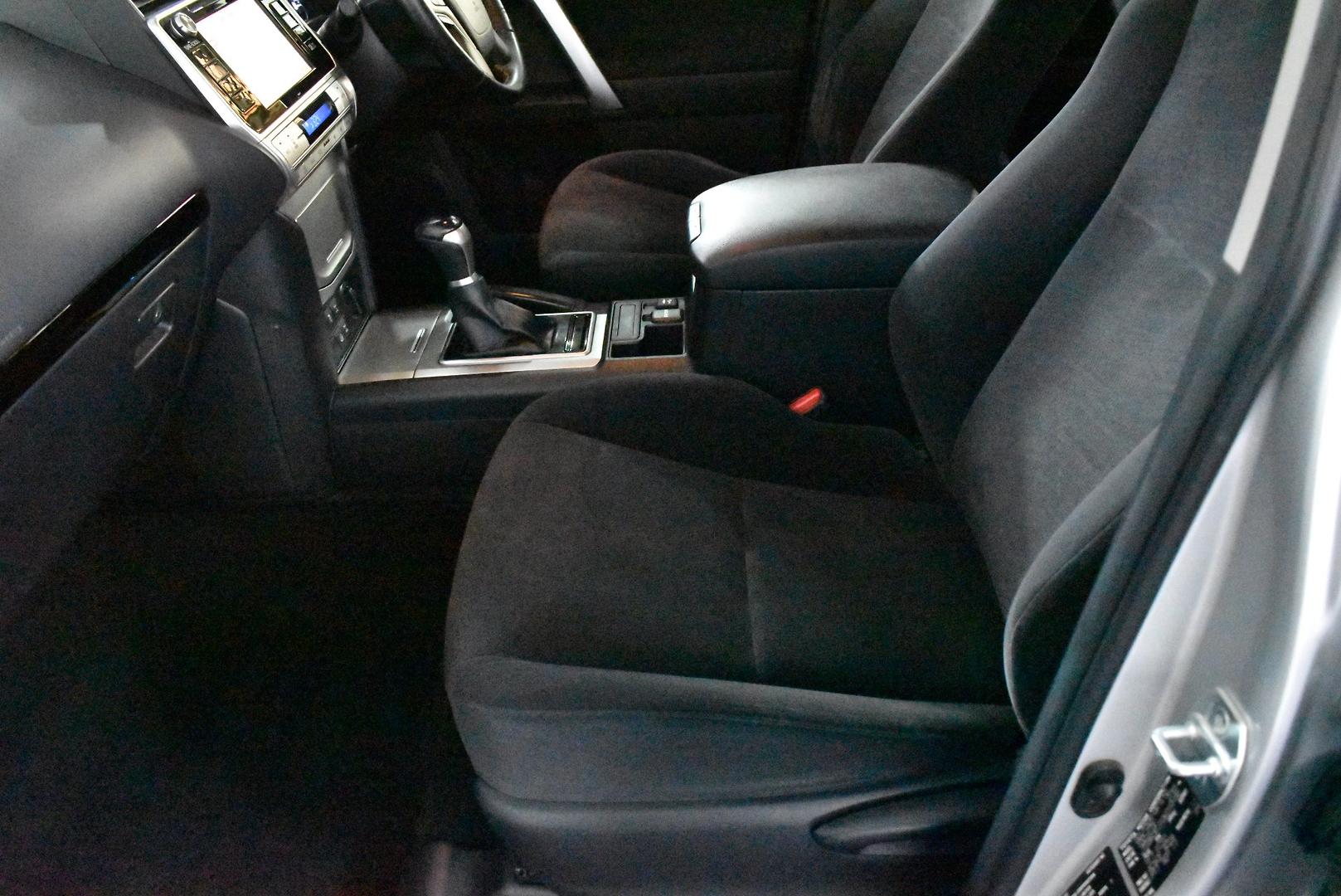 2017 Toyota Landcruiser Prado GXL — photo 6