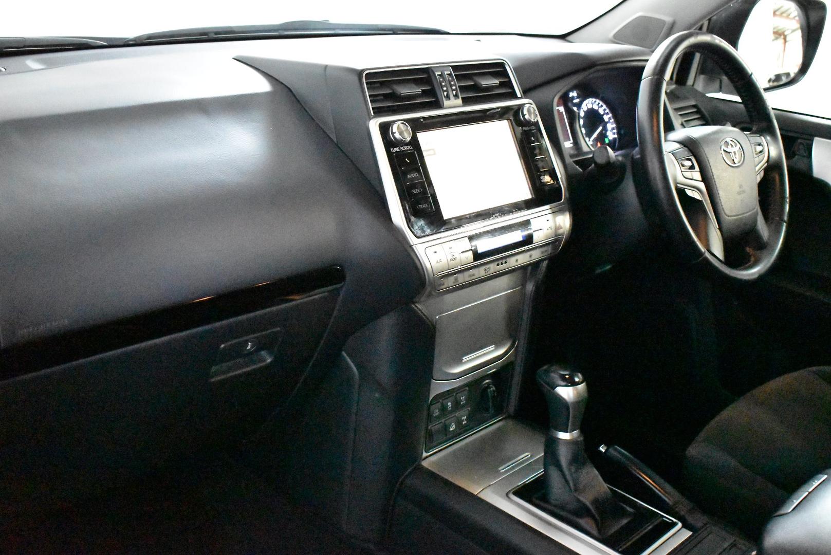 2017 Toyota Landcruiser Prado GXL — photo 7