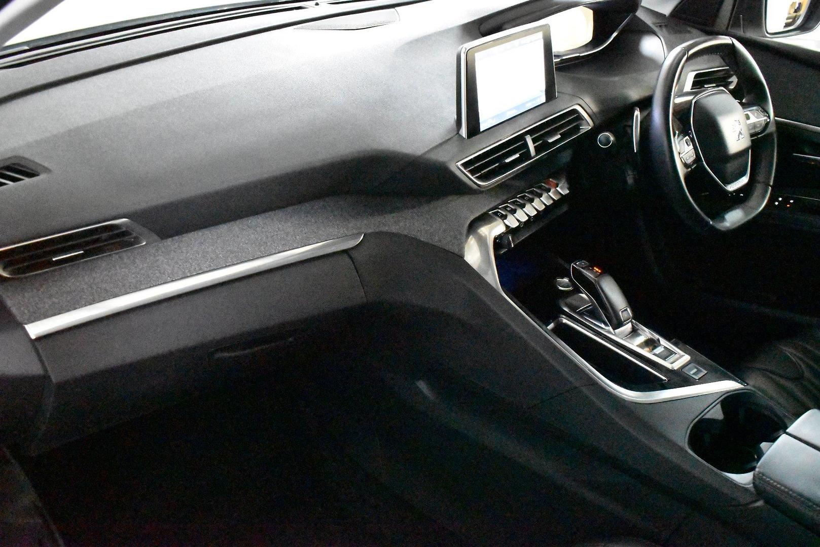 2017 Peugeot 3008 Allure — photo 6