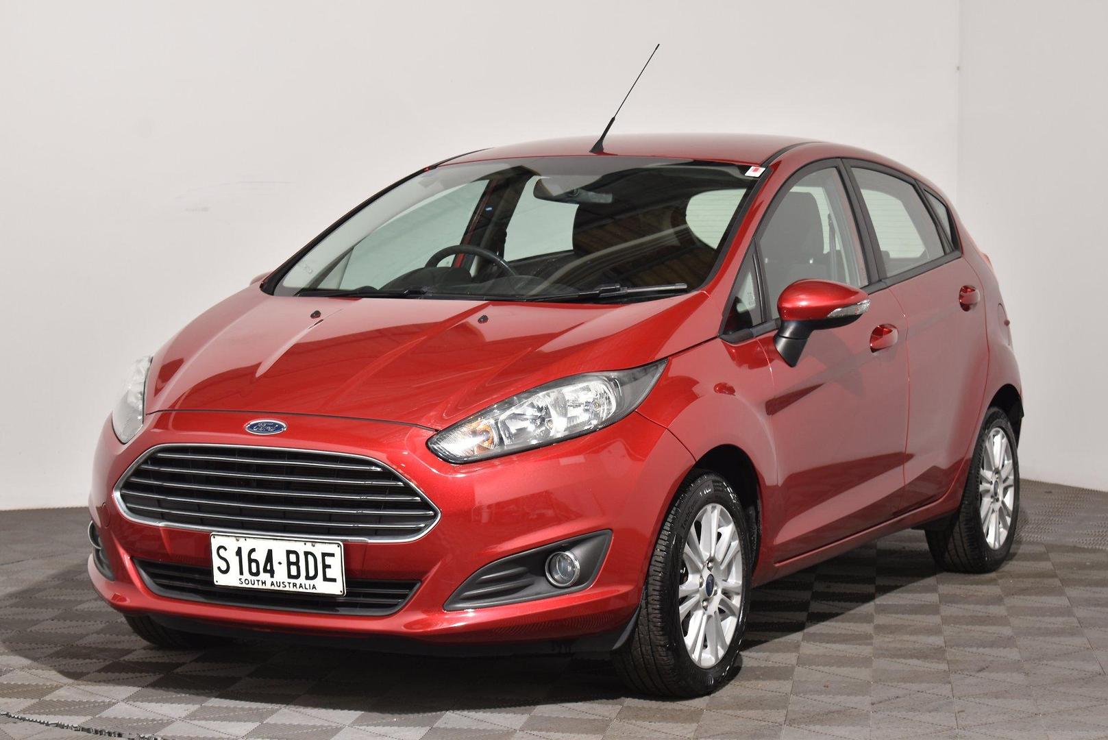 2014 Ford Fiesta Trend — photo 13