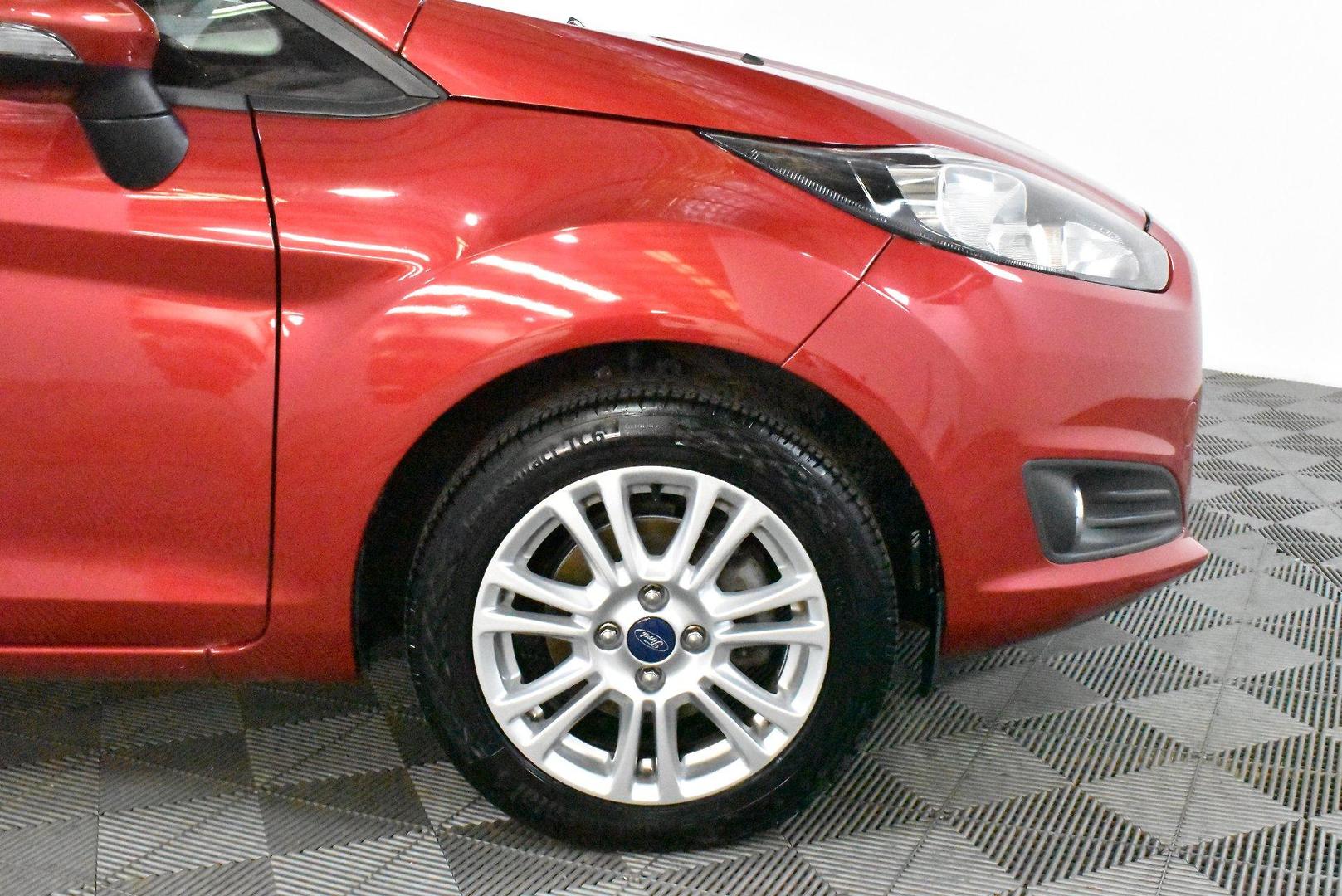 2014 Ford Fiesta Trend — photo 18