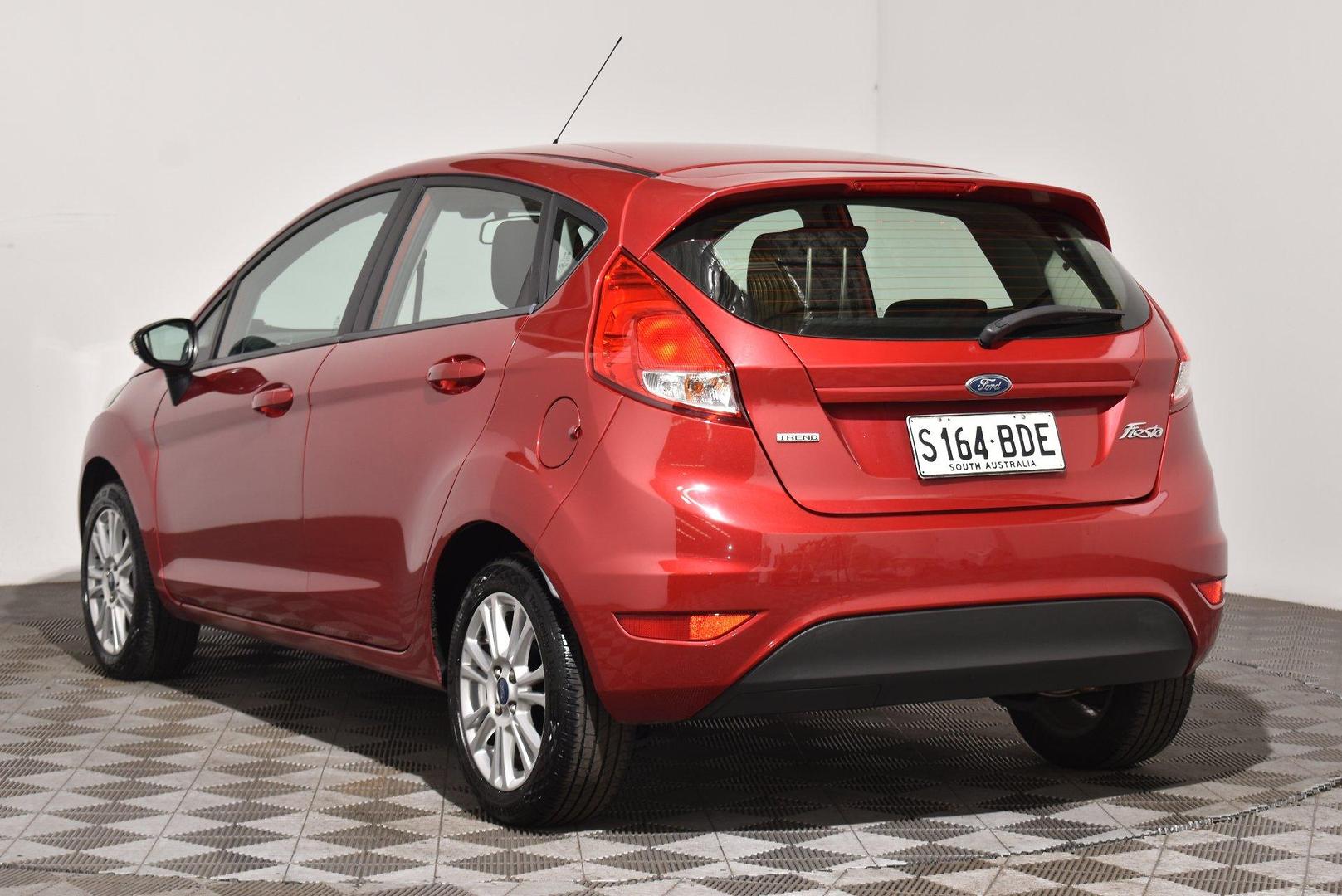 2014 Ford Fiesta Trend — photo 2