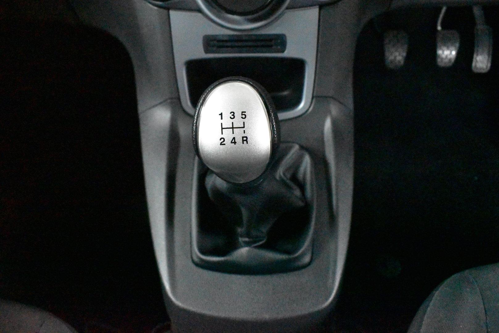 2014 Ford Fiesta Trend — photo 20