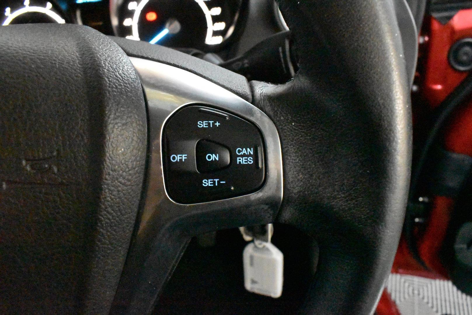 2014 Ford Fiesta Trend — photo 22