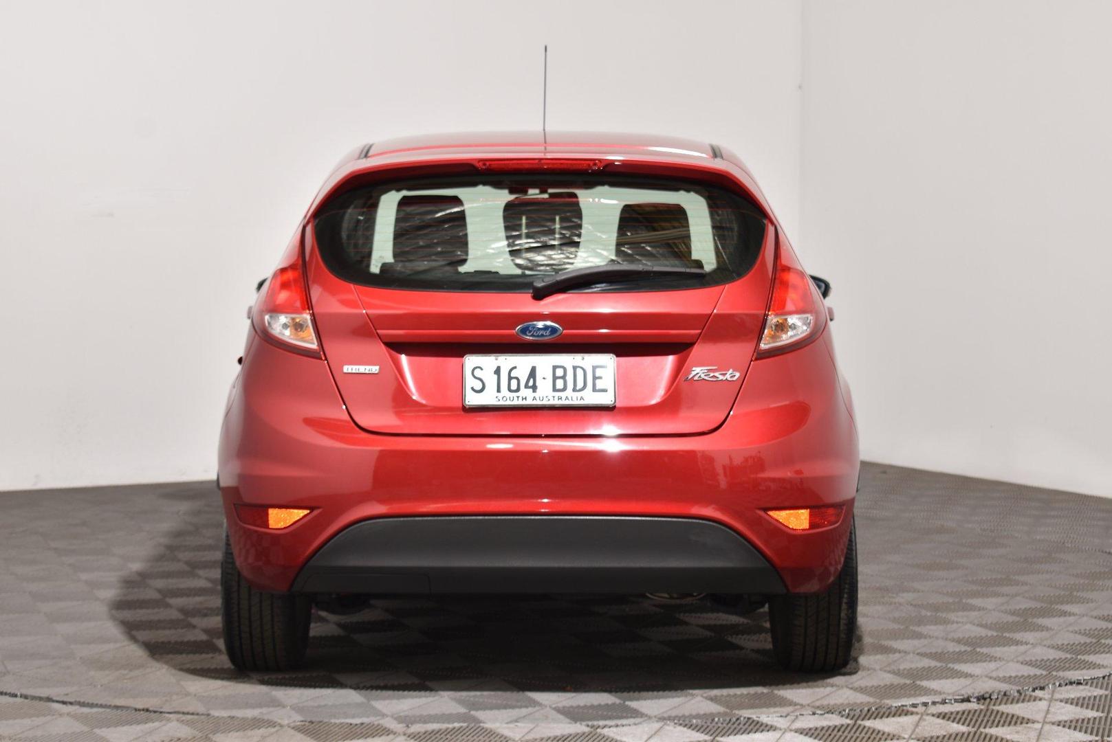2014 Ford Fiesta Trend — photo 4