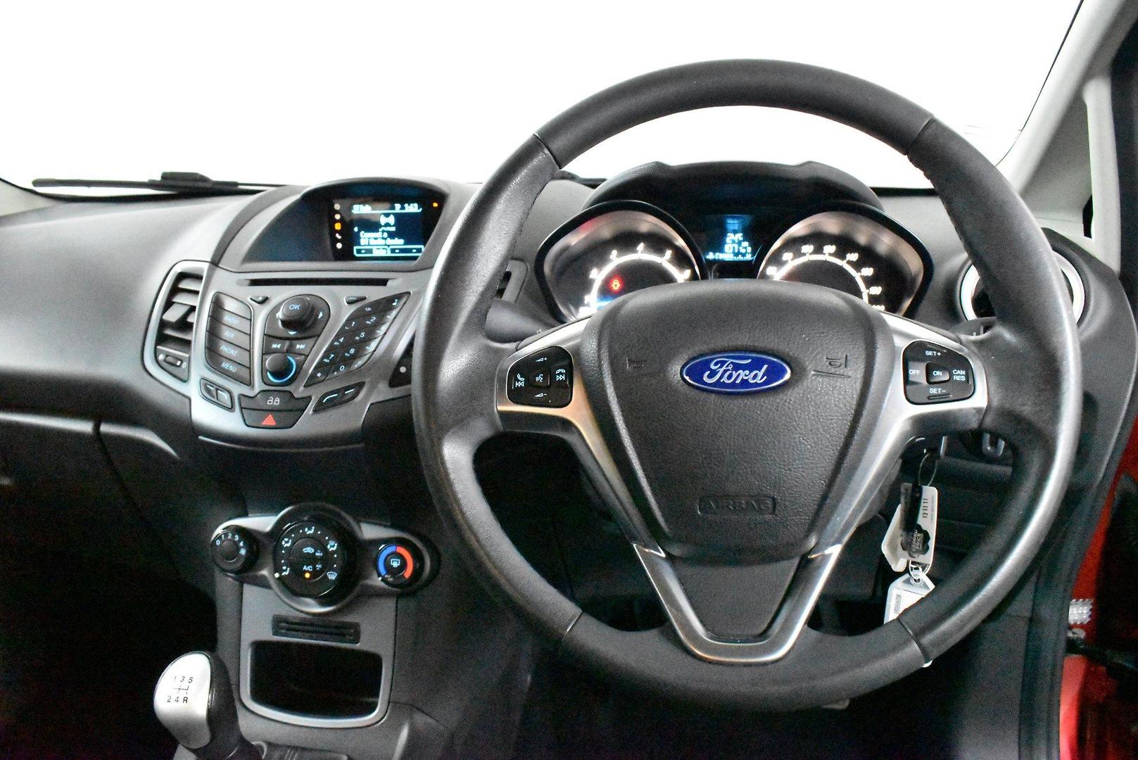 2014 Ford Fiesta Trend — photo 5